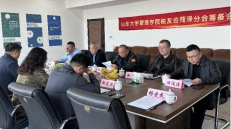 校友会常务副会长石清云